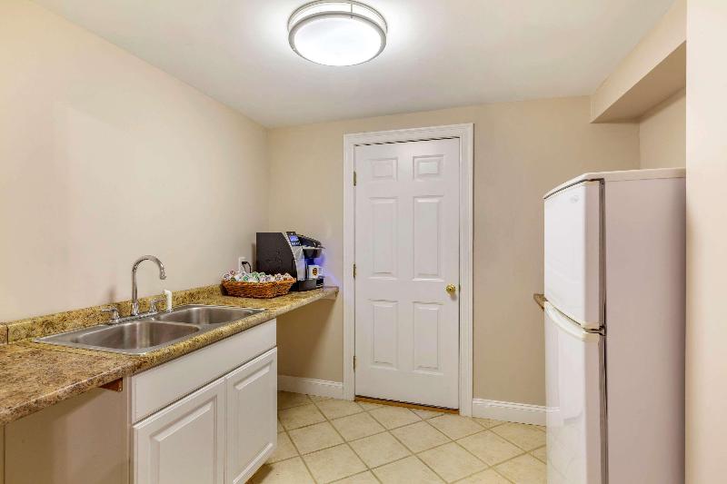 Essex Street Inn & Suites, Ascend Hotel Collection image