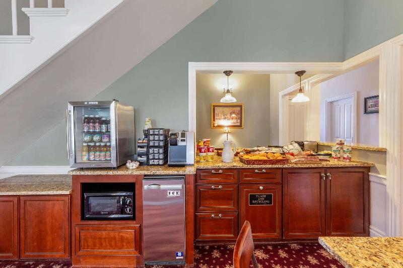 Essex Street Inn & Suites, Ascend Hotel Collection image