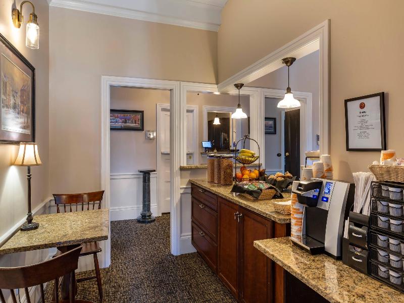 Essex Street Inn & Suites, Ascend Hotel Collection image