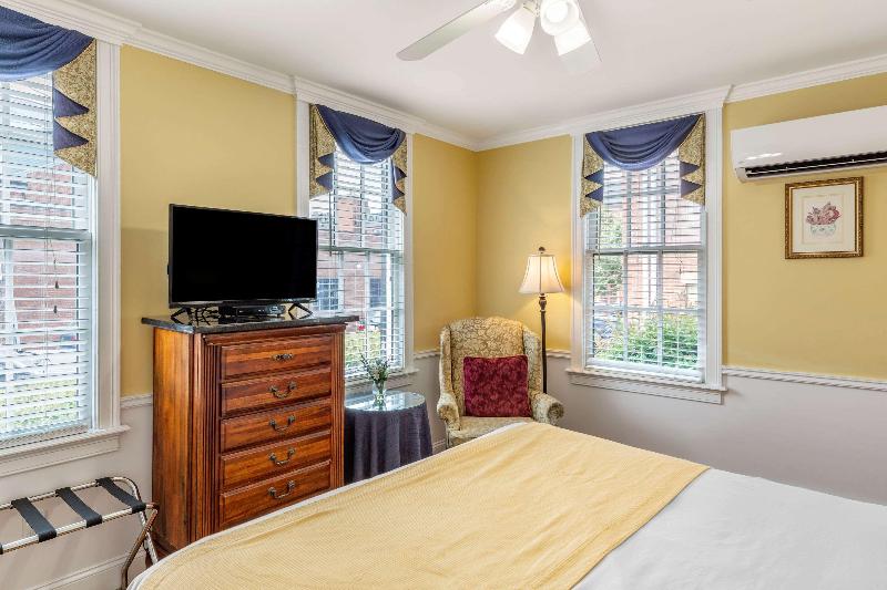 Essex Street Inn & Suites, Ascend Hotel Collection image