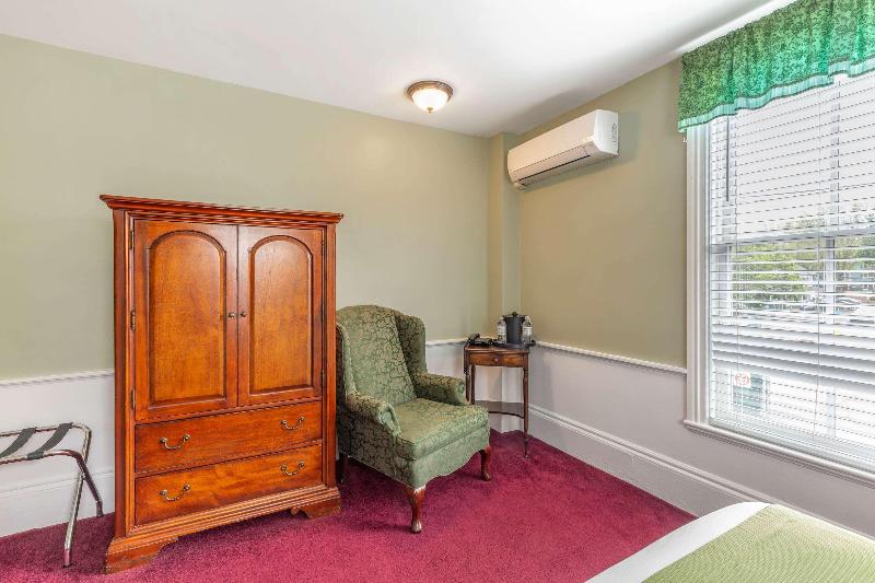 Essex Street Inn & Suites, Ascend Hotel Collection image
