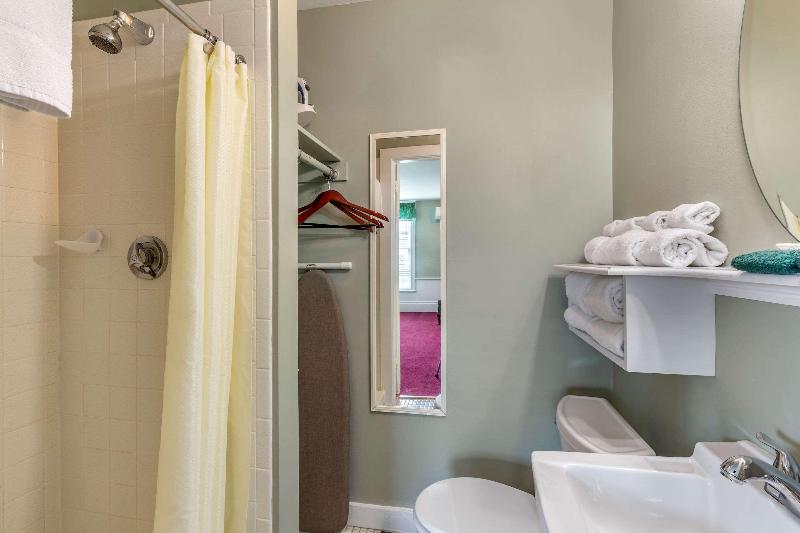Essex Street Inn & Suites, Ascend Hotel Collection image