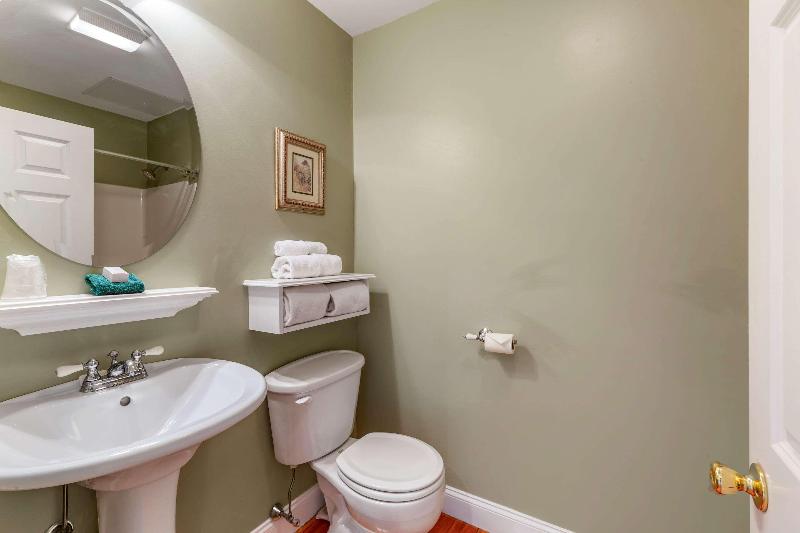 Essex Street Inn & Suites, Ascend Hotel Collection image