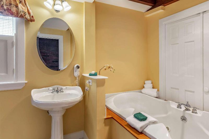 Essex Street Inn & Suites, Ascend Hotel Collection image