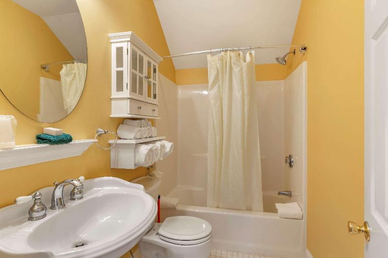 Essex Street Inn & Suites, Ascend Hotel Collection image