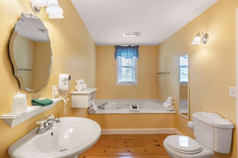 Essex Street Inn & Suites, Ascend Hotel Collection image