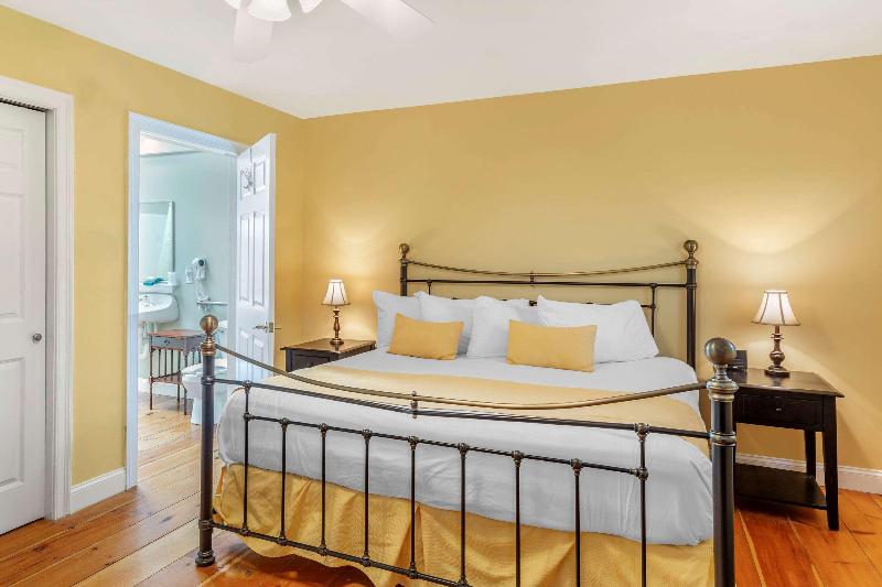 Essex Street Inn & Suites, Ascend Hotel Collection image