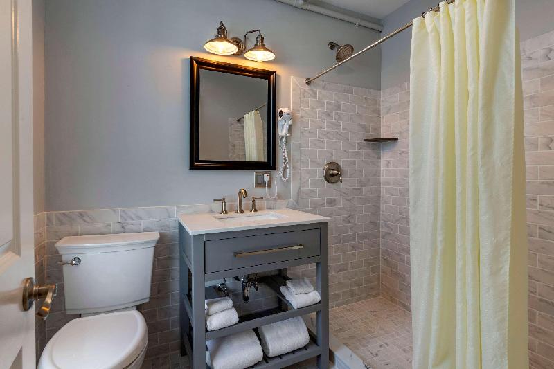Essex Street Inn & Suites, Ascend Hotel Collection image