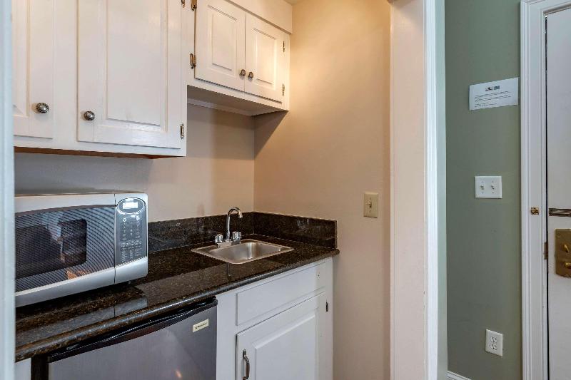 Essex Street Inn & Suites, Ascend Hotel Collection image