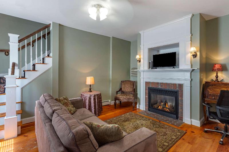 Essex Street Inn & Suites, Ascend Hotel Collection image