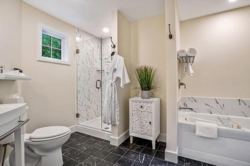 Briar Barn Inn image