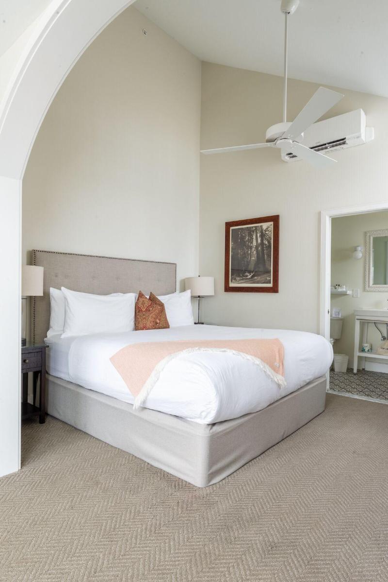 Briar Barn Inn image