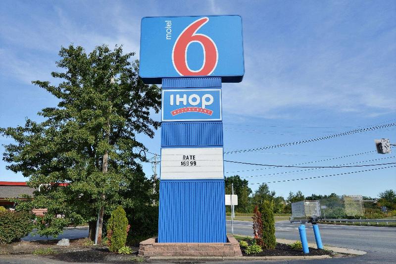Motel 6 Tewksbury, Ma - Boston image