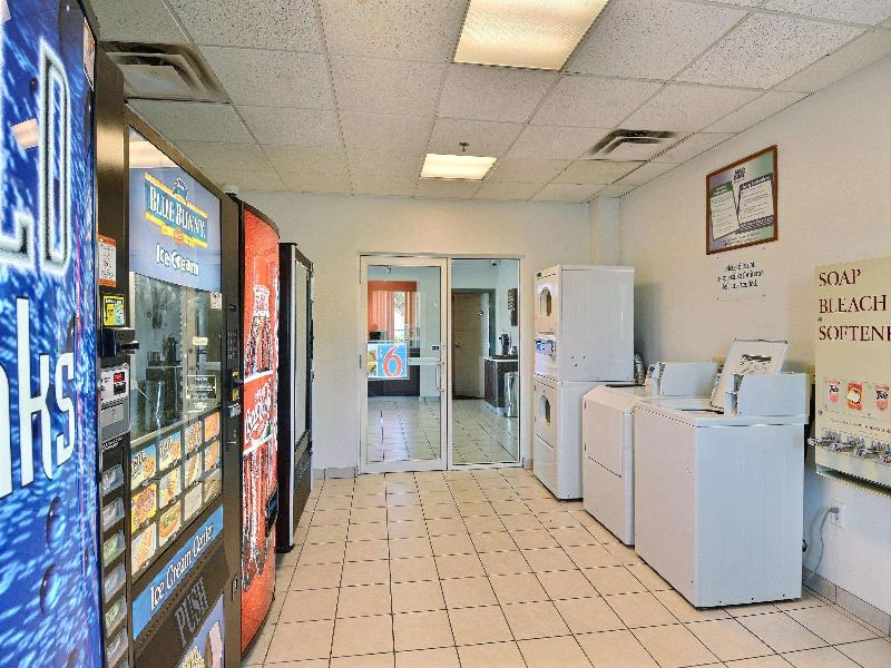 Motel 6 Tewksbury, Ma - Boston image