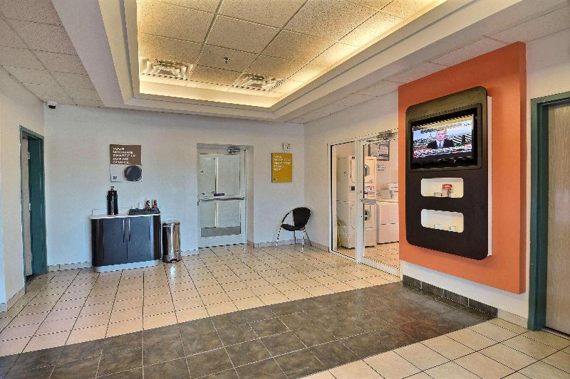 Motel 6 Tewksbury, Ma - Boston image