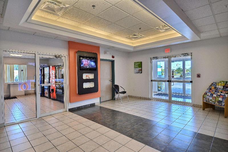 Motel 6 Tewksbury, Ma - Boston image
