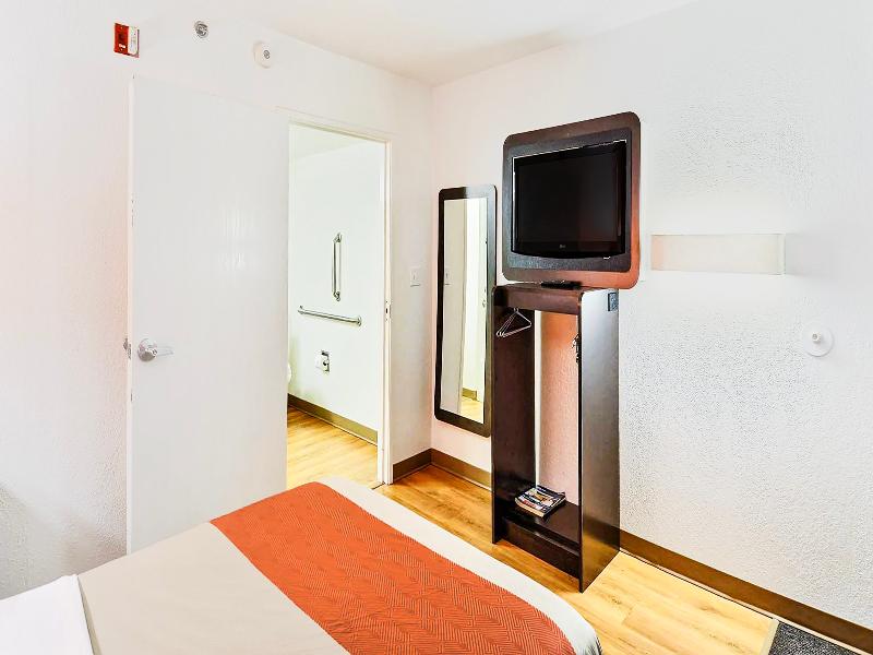 Motel 6 Tewksbury, Ma - Boston GA image