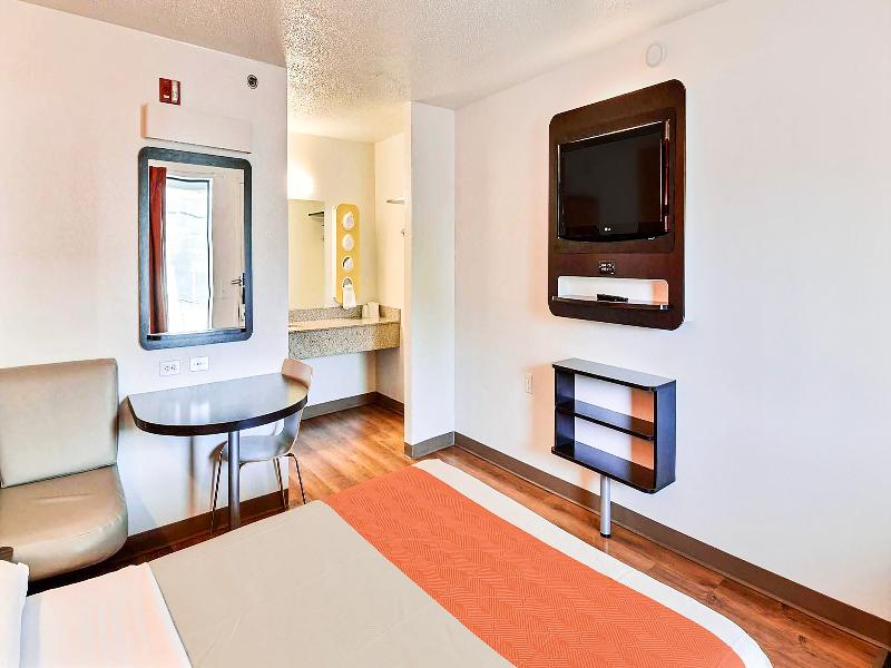 Motel 6 Tewksbury, Ma - Boston GA image