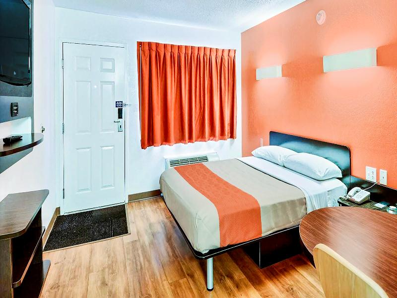 Motel 6 Tewksbury, Ma - Boston GA image