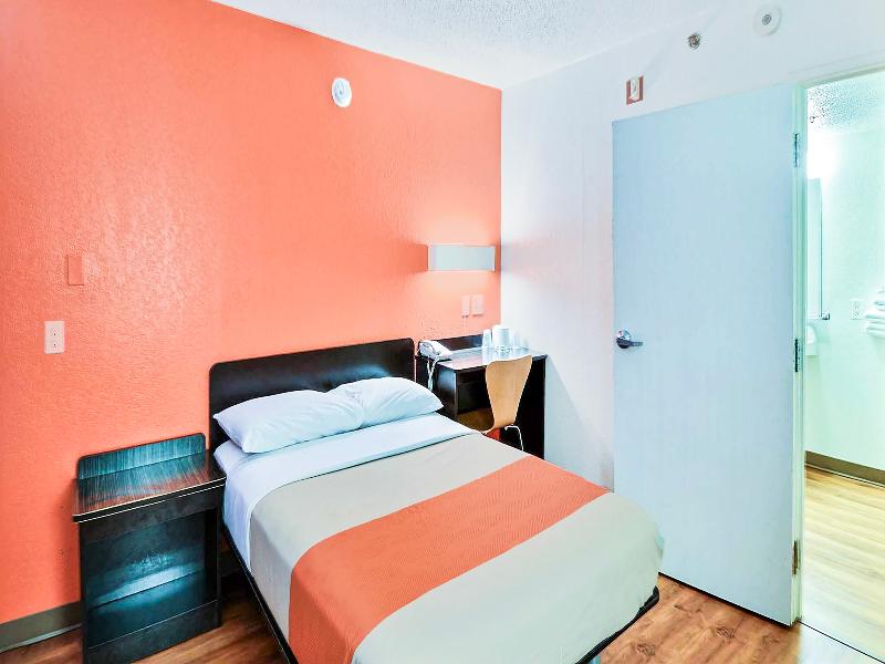 Motel 6 Tewksbury, Ma - Boston GA image