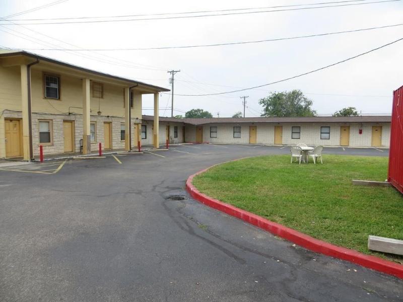 Travel Inn & Suites image