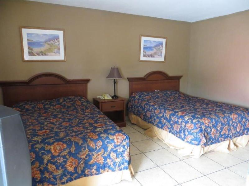 Travel Inn & Suites image