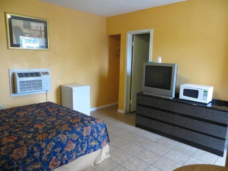 Travel Inn & Suites image