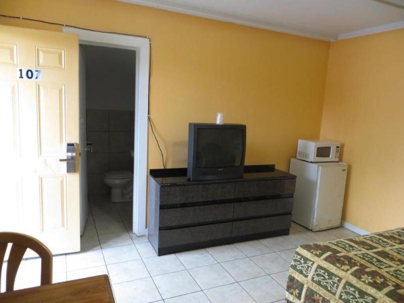Travel Inn & Suites image