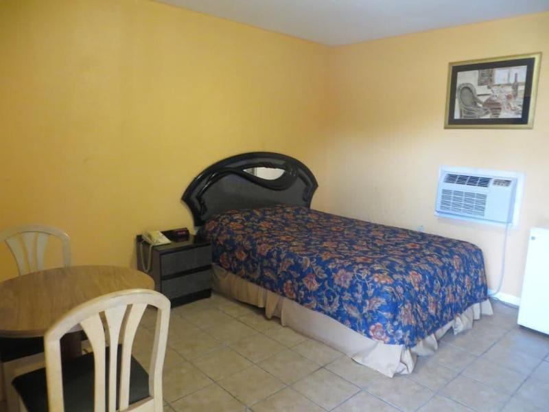 Travel Inn & Suites image