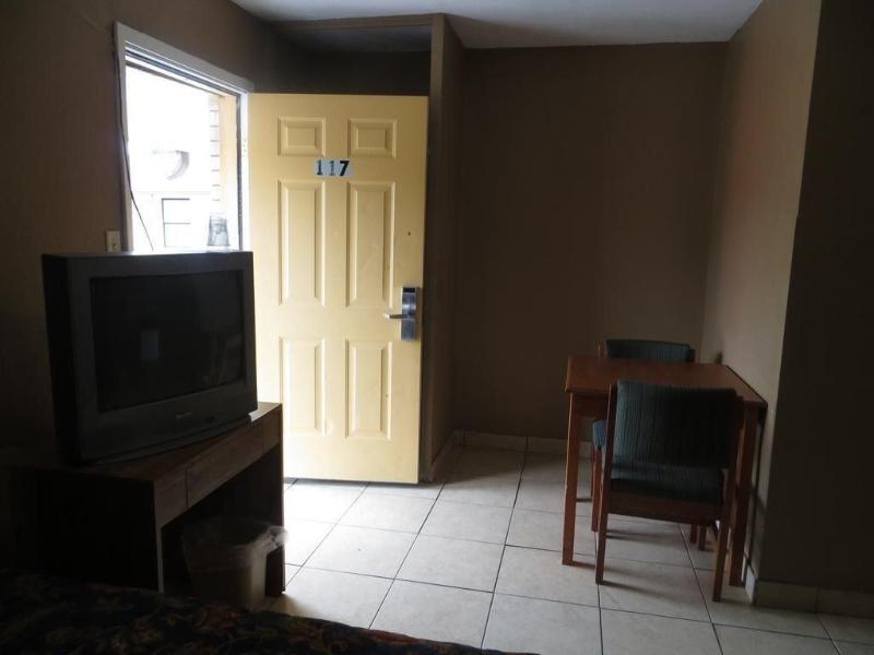 Travel Inn & Suites image