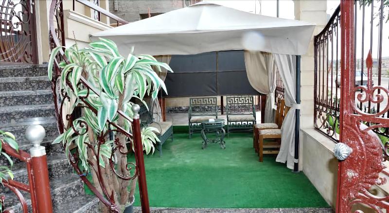 Cairo Plaza Guest House