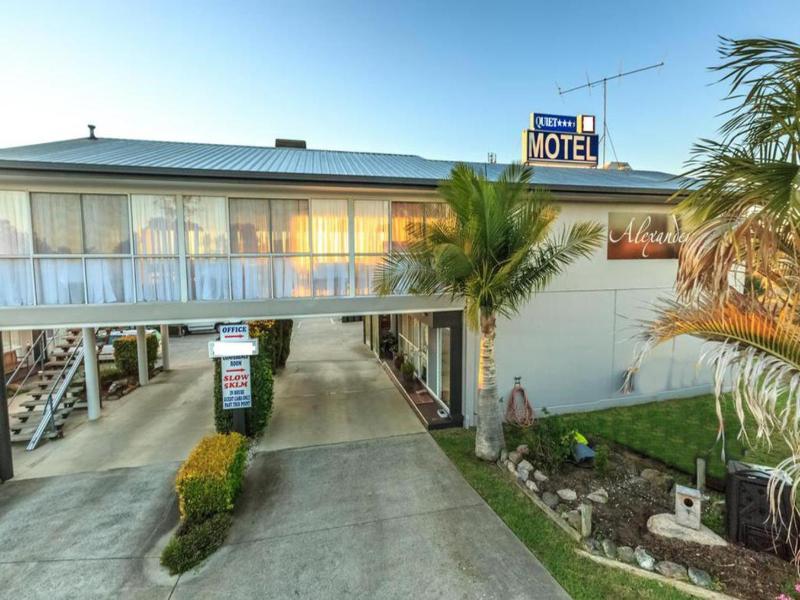 Alexander Motel image