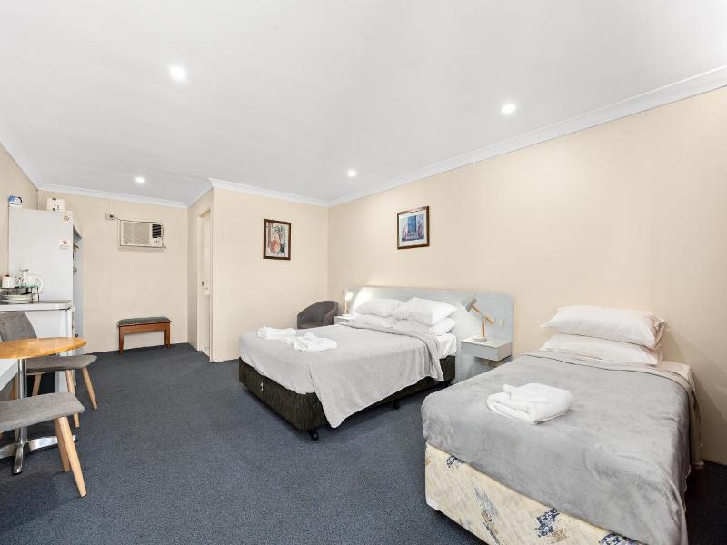 Alexander Motel image