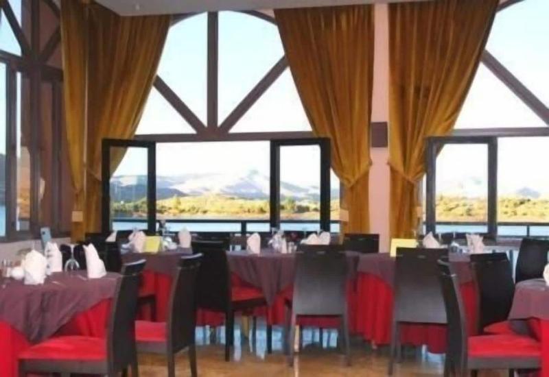 Hotel Chems Du Lac image