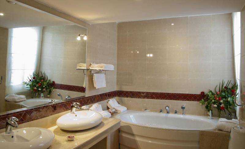 Hotel Chems Du Lac image