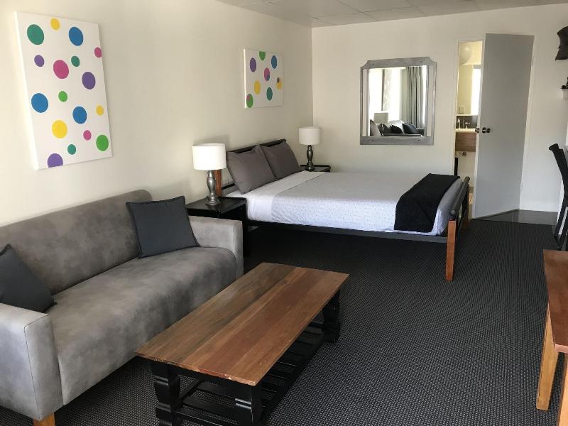 Cook's Endeavour Motor Inn image