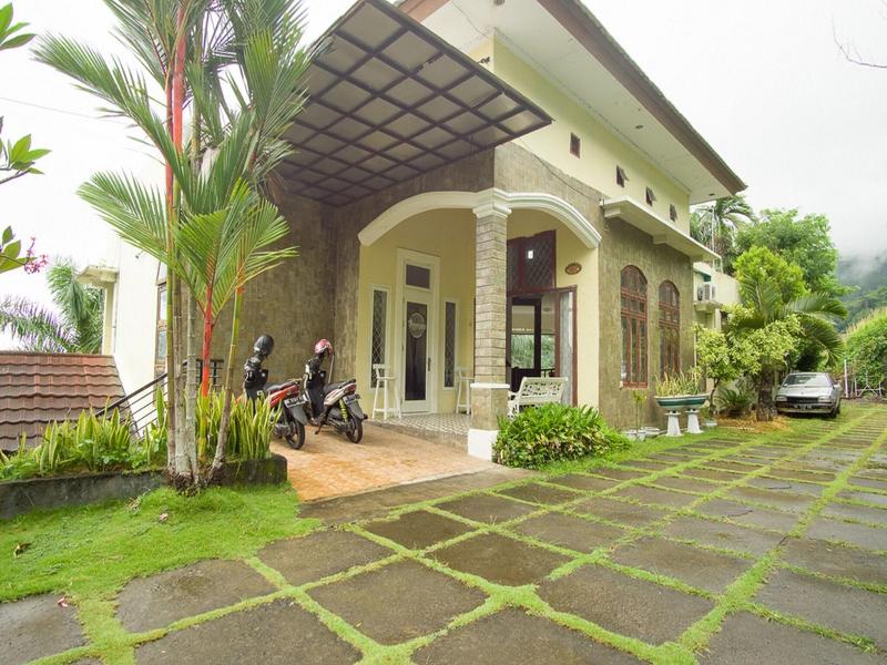 Formerly Reddoorz Syariah Near Ngade Lake