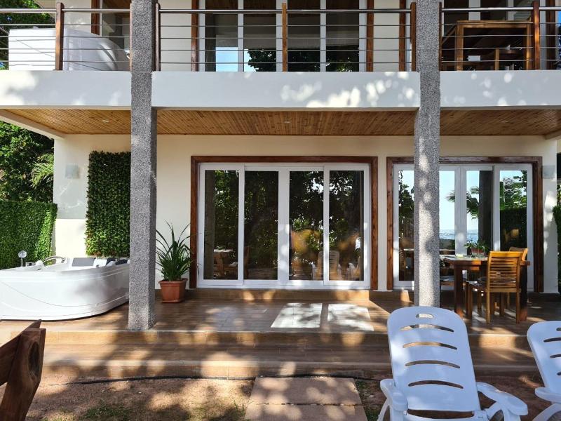 La Digue Luxury Beach Bungalow — main photo