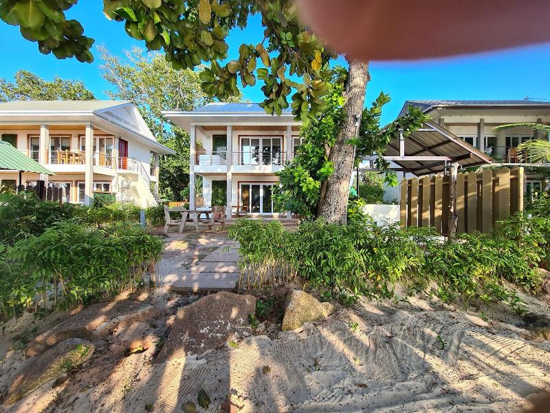 La Digue Luxury Beach Bungalow — photo 4