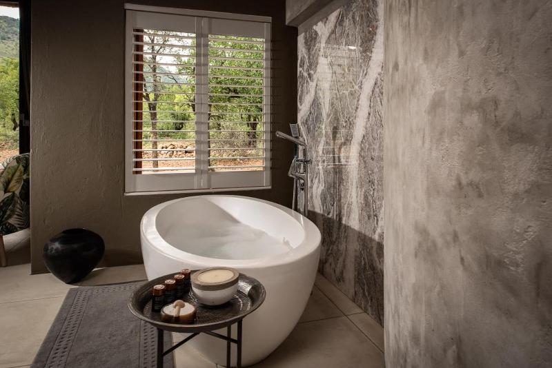 Lush Private Lodge image