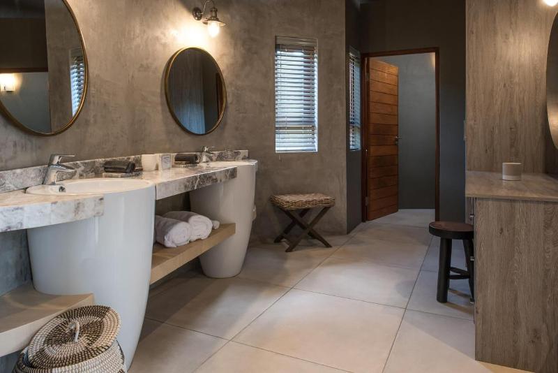 Lush Private Lodge image