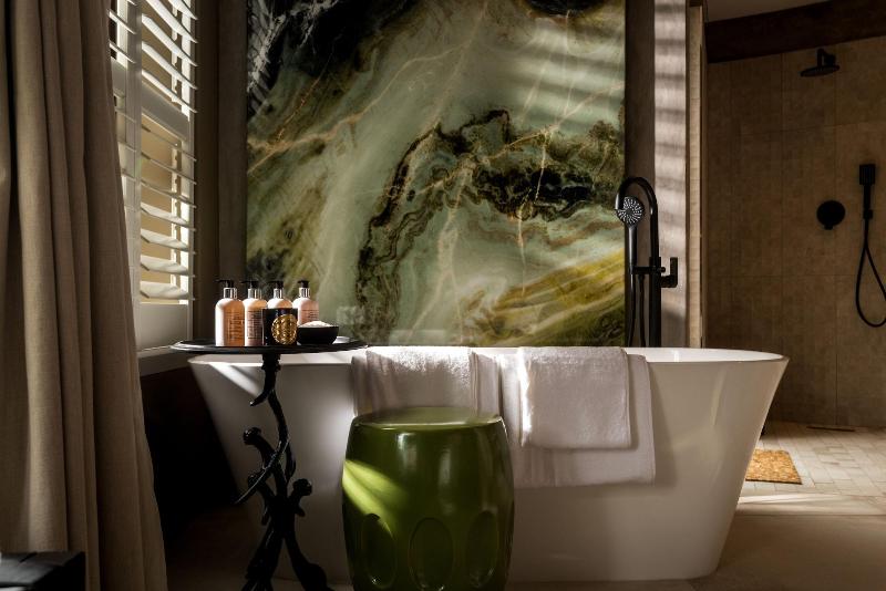 Lush Private Lodge image