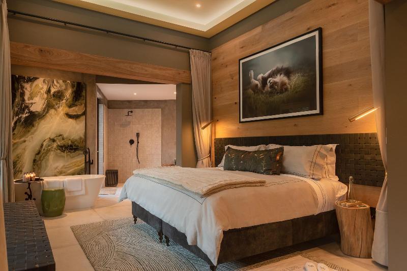 Lush Private Lodge image