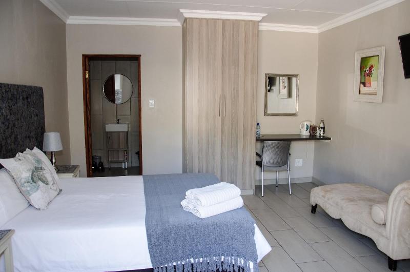 Four Seasons Guesthouses - Image 9