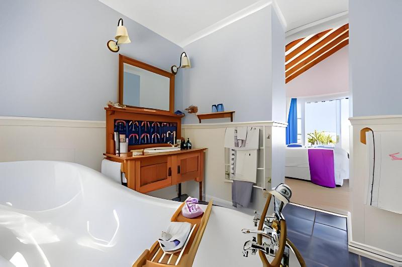 Cape Rose Cottage image