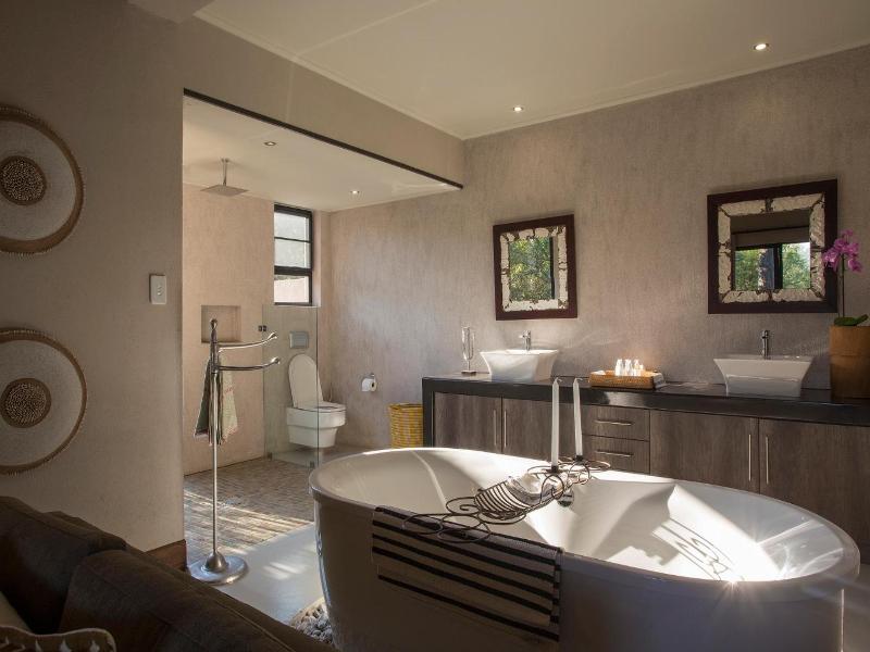 Moya Safari Villa image