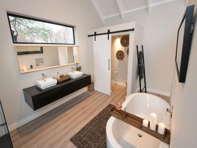 Moya Safari Villa image