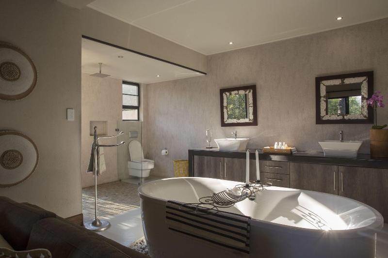 Moya Safari Villa image