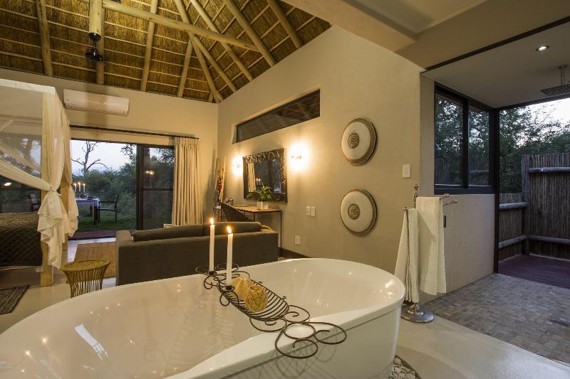 Moya Safari Villa image