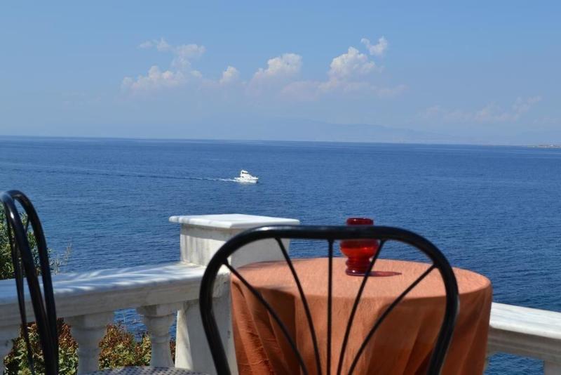 Mistral Apartments Aegina image